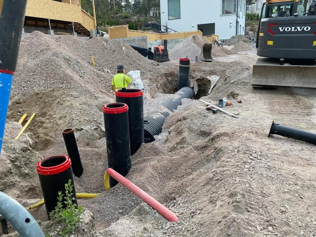 Maanrakennuspalvelut Uusimaa - Vesi- ja viemäriliitokset - Remontti Ruuskanen Oy